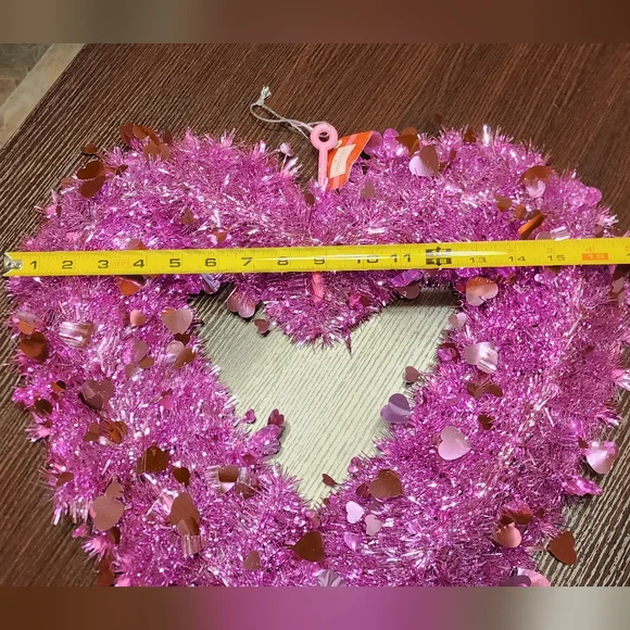 Pink heart-shaped tinsel wreath, 17" diameter, built-in hook, NEW! plastic frame - Picture 5 of 5